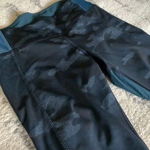 Lululemon Clip In Crops Lotus Camo Oil Slick Blue/ Alberta Lake